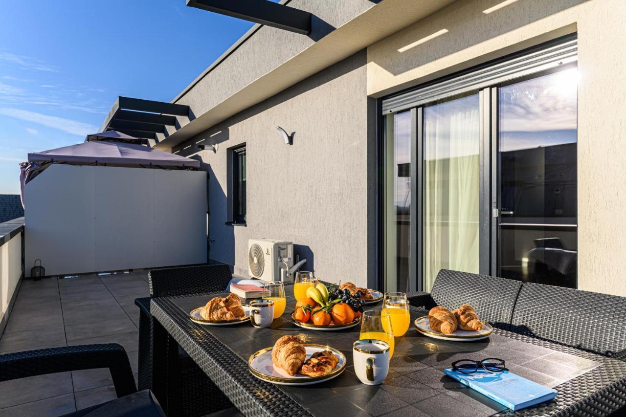 Koa - Moon Penthouse Apartment Брашов Екстериор снимка