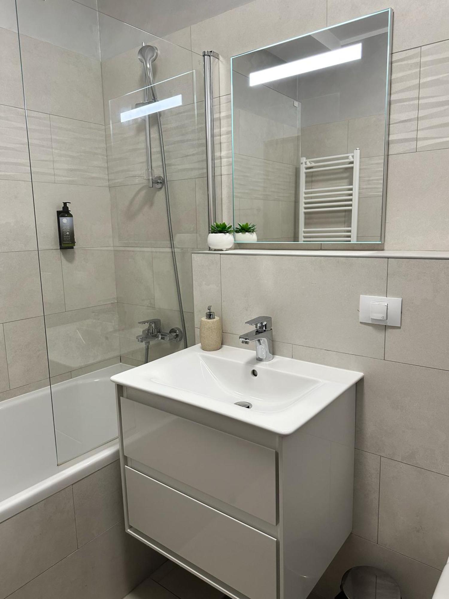 Koa - Moon Penthouse Apartment Брашов Екстериор снимка